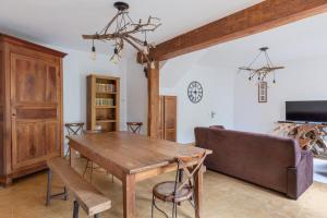 TV a/nebo společenská místnost v ubytování Gite familial-Zoo Beauval-Chateaux