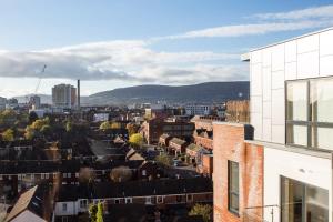 a view of a city from a building at Stylish 2-Bed Penthouse Sleeps 6 Central Location in Belfast