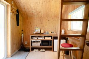 a small room with a microwave and a bunk bed at HOTEL BOTH in Shari