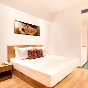 Postel nebo postele na pokoji v ubytování Hotel Grand Nysha Plaza Near Delhi Airport + 15 fotografií