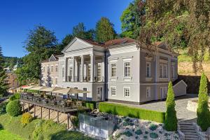 Κήπος έξω από το Villa Patriot Boutique Hotel