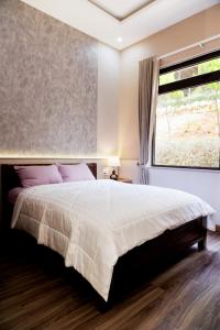 Postel nebo postele na pokoji v ubytování Gia An - hotel in Dalat