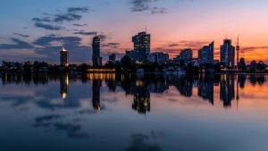 a view of a city skyline at sunset at greet Wien City Nord in Vienna