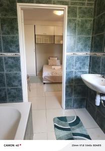 Ένα μπάνιο στο JeffersonGuest-House