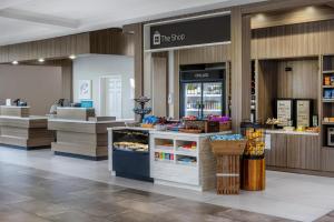 a store with aasteryasteryasteryasteryasteryasteryasteryasteryasteryasteryasteryastery at Hilton Garden Inn Grand Forks-Und in Grand Forks