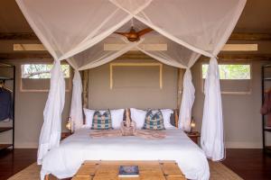 Postel nebo postele na pokoji v ubytování Amber River Camp