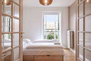 Postel nebo postele na pokoji v ubytování Cozy 2-Bedroom apt