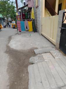 an empty street with graffiti on the side of a building at Agnisthala Guest House in Tiruvannāmalai