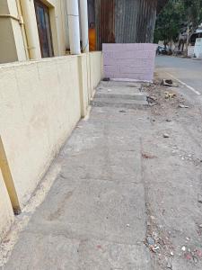 a sidewalk next to a wall next to a street at Agnisthala Guest House in Tiruvannāmalai