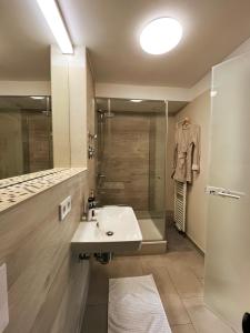 Ένα μπάνιο στο Ferienwohnung Backstube bei Sinsheim 2 Erwachsene 2 Kinder