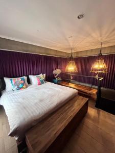 Postel nebo postele na pokoji v ubytování Villa Thapae + 64 fotografií