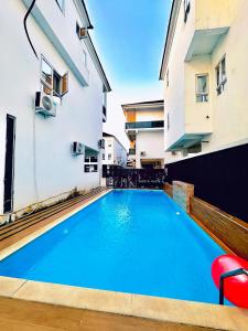 Bazén v ubytování Beautiful 2 bedroom Apartment with Pool nebo v jeho okolí