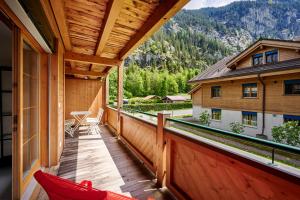 a balcony with a view of a mountain at Great Location, Spacious, nice views, modern in Lauterbrunnen