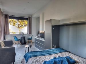 a bedroom with a bed and a desk and a table at Appartement Cozy 2 Panoramique Lac Léman Thonon-Les-Bains in Thonon-les-Bains