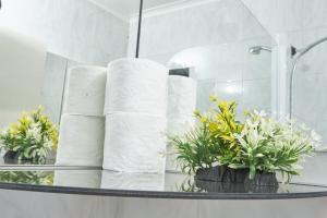 Ένα μπάνιο στο Townhouse in Bloubergstrand +26 φωτογραφίες