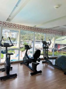 Fitness centrum a/nebo fitness zařízení v ubytování 2bedroom 2 bath CondoaroundonekmfromAonang beach