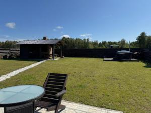 Κήπος έξω από το Dzintarjūras Namiņš +2 φωτογραφίες