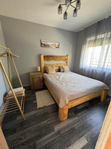 Ένα ή περισσότερα κρεβάτια σε δωμάτιο στο Dzintarjūras Namiņš