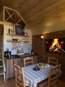 Η κουζίνα ή μικρή κουζίνα στο Aynabend - cabin house for rent in Sheki +21 φωτογραφίες