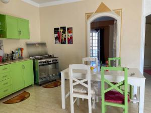 Kuchyň nebo kuchyňský kout v ubytování Roses House Ladies or families only + 9 fotografií