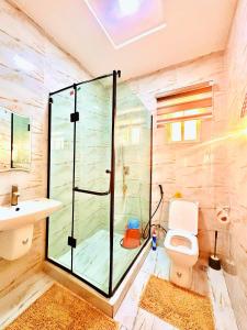 Koupelna v ubytování Beautiful 2 bedroom Apartment with Pool