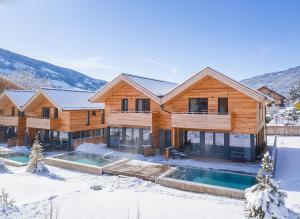 Nespecifikovaný výhled na hory nebo výhled na hory při pohledu z vily