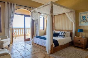 Voodi või voodid majutusasutuse Colwyn Drive Luxury and Spa Guest House by First Private Stays toas