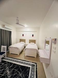 Postel nebo postele na pokoji v ubytování Twins Villa Luxor