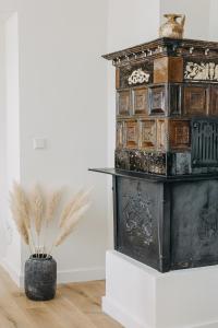 a large wooden box in a room with a plant at Waldmaise in Hayingen
