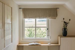 a window in a room with a book on a shelf at Waldmaise in Hayingen