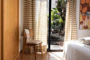 Postel nebo postele na pokoji v ubytování Alma Ventura House - Majanicho