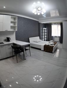 Χώρος καθιστικού στο Элегантные Апартаментв 175 в сердце Города Алматы, ЖК Молодежный