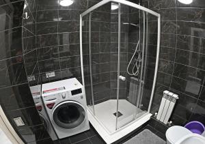 Ένα μπάνιο στο Элегантные Апартаментв 175 в сердце Города Алматы, ЖК Молодежный