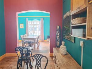 Χώρος καθιστικού στο BIM Backpackers In Muizenberg