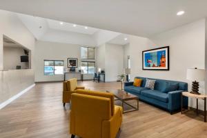 Kuchyň nebo kuchyňský kout v ubytování Comfort Inn & Suites