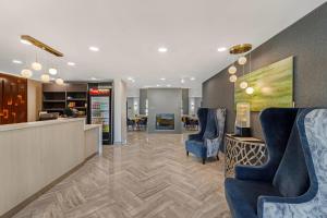 Kuchyň nebo kuchyňský kout v ubytování Comfort Inn & Suites Savannah Airport