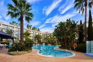 Bazén v ubytování Sol Principe nebo v jeho okolí