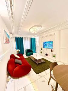 TV a/nebo společenská místnost v ubytování ASTRA Home