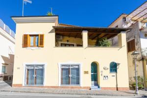 Το κτήριο όπου στεγάζεται  το διαμέρισμα