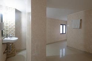 Ένα μπάνιο στο Airport Hotel Marina A Family Hotel