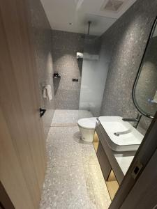 Ένα μπάνιο στο Dejia Hotel