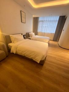 Ένα ή περισσότερα κρεβάτια σε δωμάτιο στο Dejia Hotel