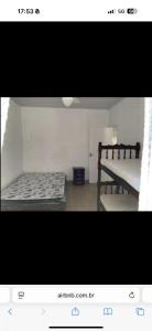 Ένα ή περισσότερα κρεβάτια σε δωμάτιο στο Casa pé na areia