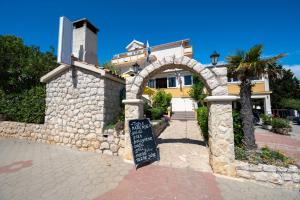 Το κτήριο όπου στεγάζεται  το διαμέρισμα