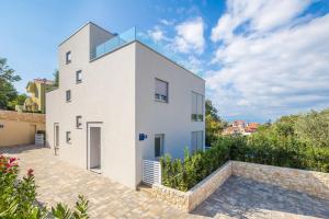 Budova, kde se vila nachází