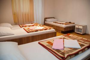 Ένα ή περισσότερα κρεβάτια σε δωμάτιο στο Pansion Danijel +35 φωτογραφίες