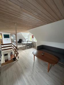 a living room with a couch and a table at Hyggelig 2 plans villa i Hørning in Hørning