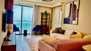 Χώρος καθιστικού στο Lusail Marina promenade view apartment