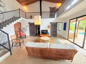 Χώρος καθιστικού στο Villa Bali - Plage 10 mn - Piscine à débordement