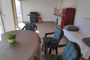 Kuchyň nebo kuchyňský kout v ubytování Family friendly house with a swimming pool Bulic, Zagora - 18943